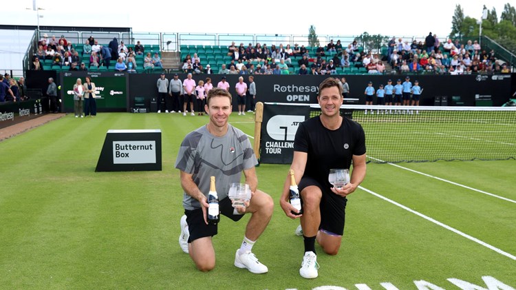 John Peers and Marcus Willis with the Rothesay Open NOttingham doules title