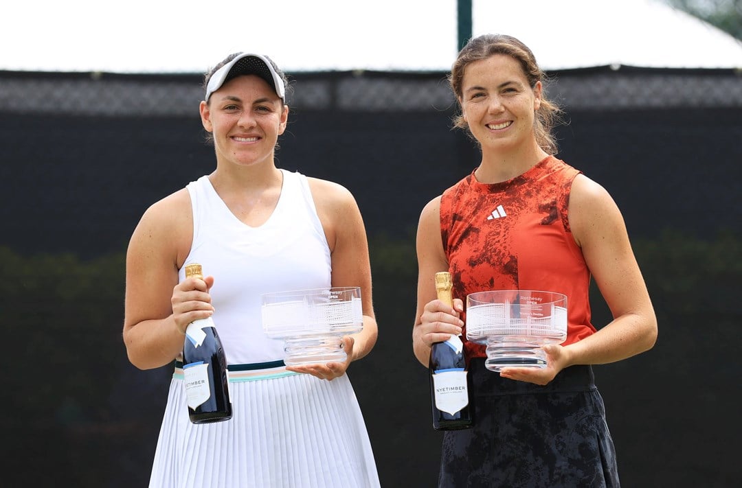 Ulrikke Eikeri and Ingrid Neel with the Rothesay Open Nottingham 2023 women's doubles title