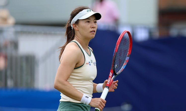 Lily Miyazaki in action on court at the Lexus Surbiton Trophy