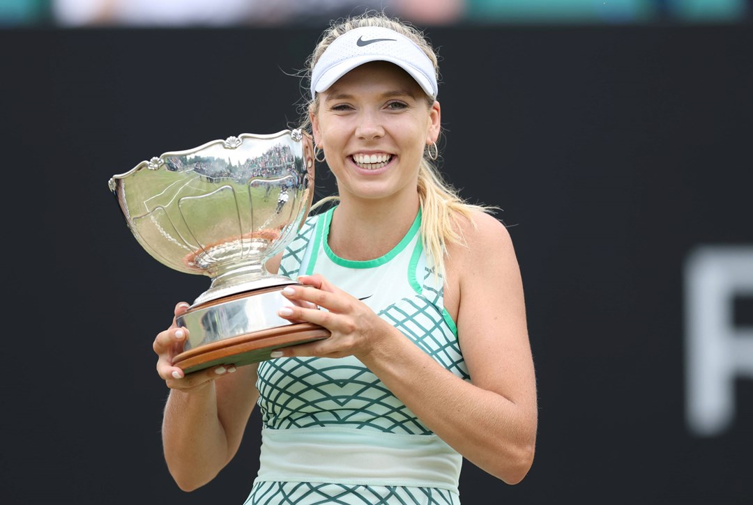 Katie Boulter holding her Rothesay Open Nottingham trophy on Centre Court