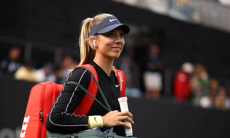 Katie Boulter smiling walking onto court at the Rothesay Classic Birmingham