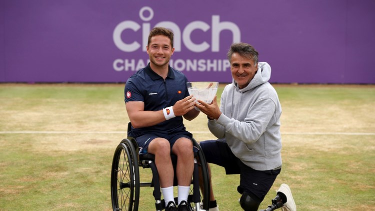 Hewett and Houdet with the Queen's trophy