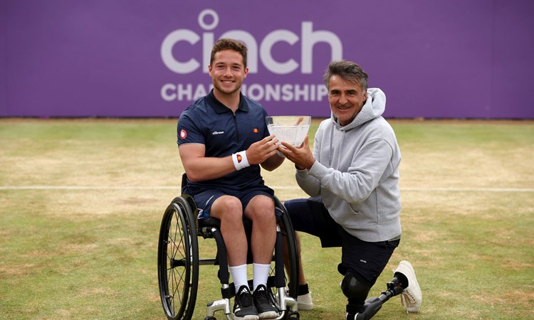 Hewett and Houdet with the Queen's trophy
