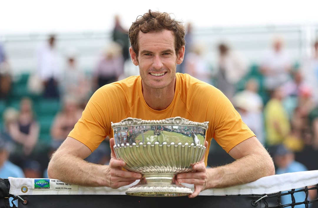 Andy Murray holding the Rothesay Open Nottingham title