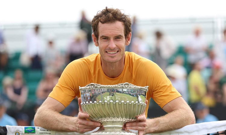 Andy Murray holding the Rothesay Open Nottingham title