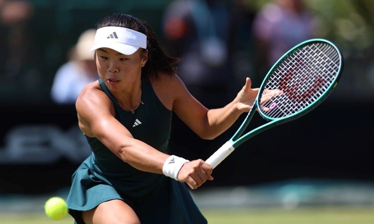 Mimi Xu hitting a backhand slice in the second round of the Lexus Nottingham Open