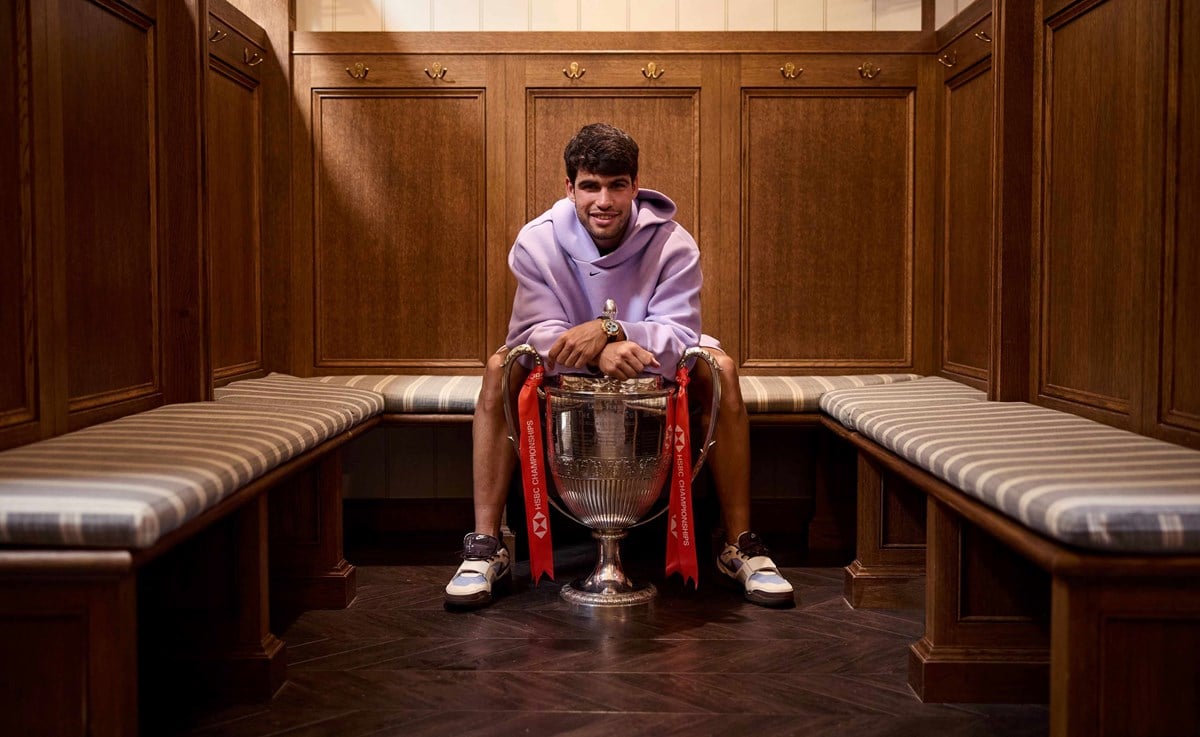 2025-Carlos-Alcaraz-HSBC-Championships-Trophy-Lockeroom.jpg