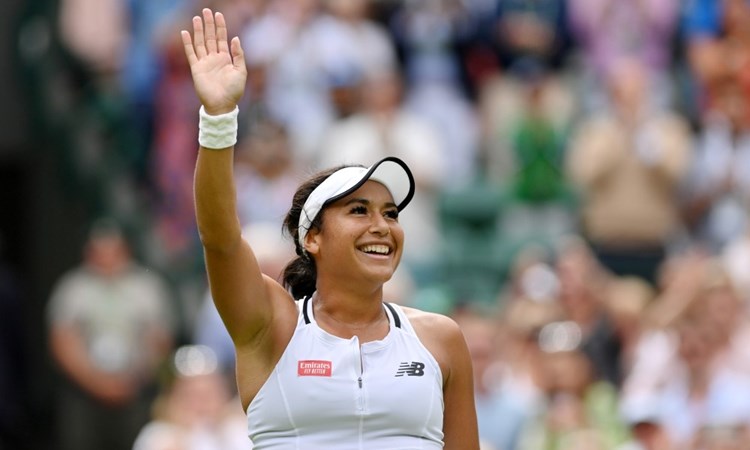 Heather Watson celebrating after winning match point for the first time in the third round of a Grand Slam at the 2022 Championships 