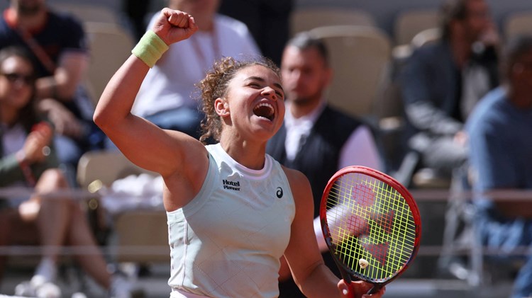 Jasmine Paolini punches the air as she reached her first Grand Slam final in Roland Garros