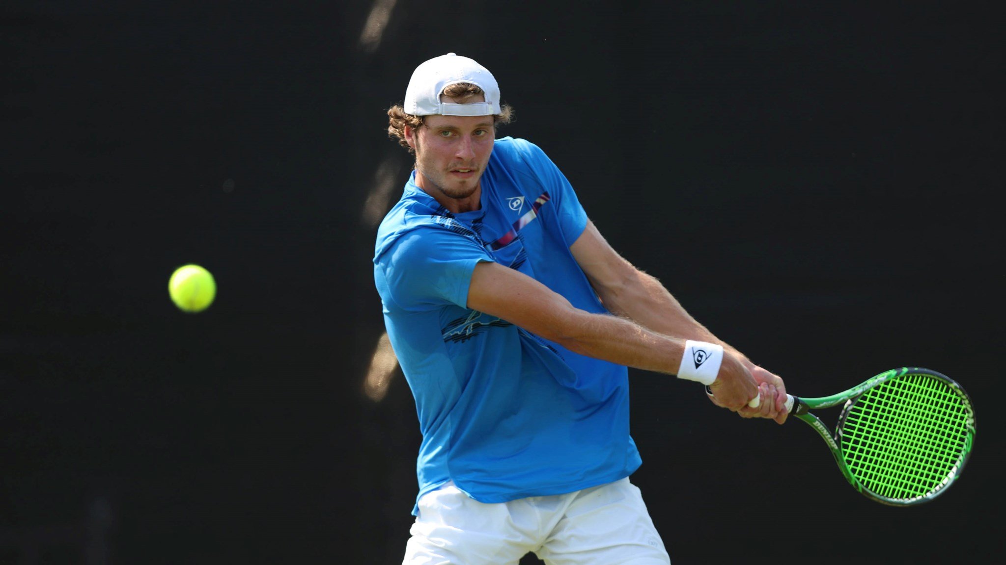 Toby Samuel lines up a backhand at the Rothesay Open Nottingham