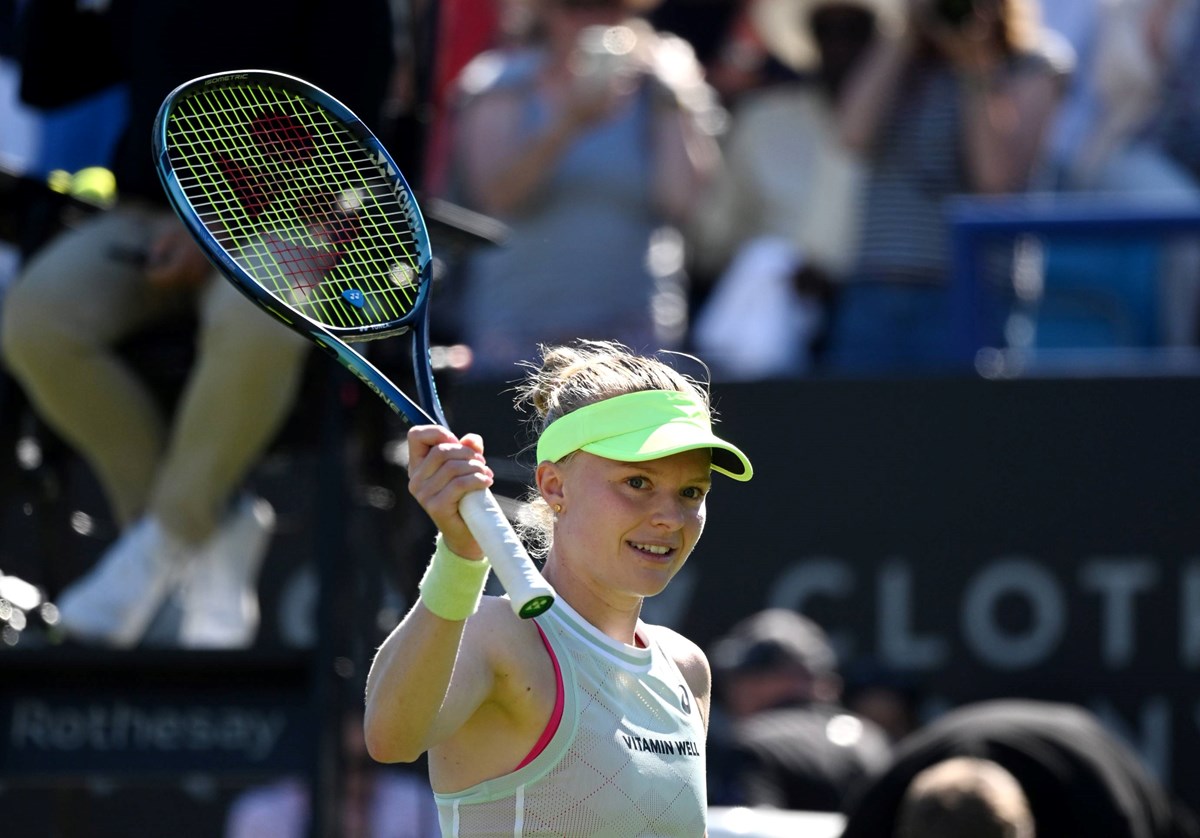 2024-Harriet-Dart-Rothesay-International-Eastbourne-R1-crowd.jpg