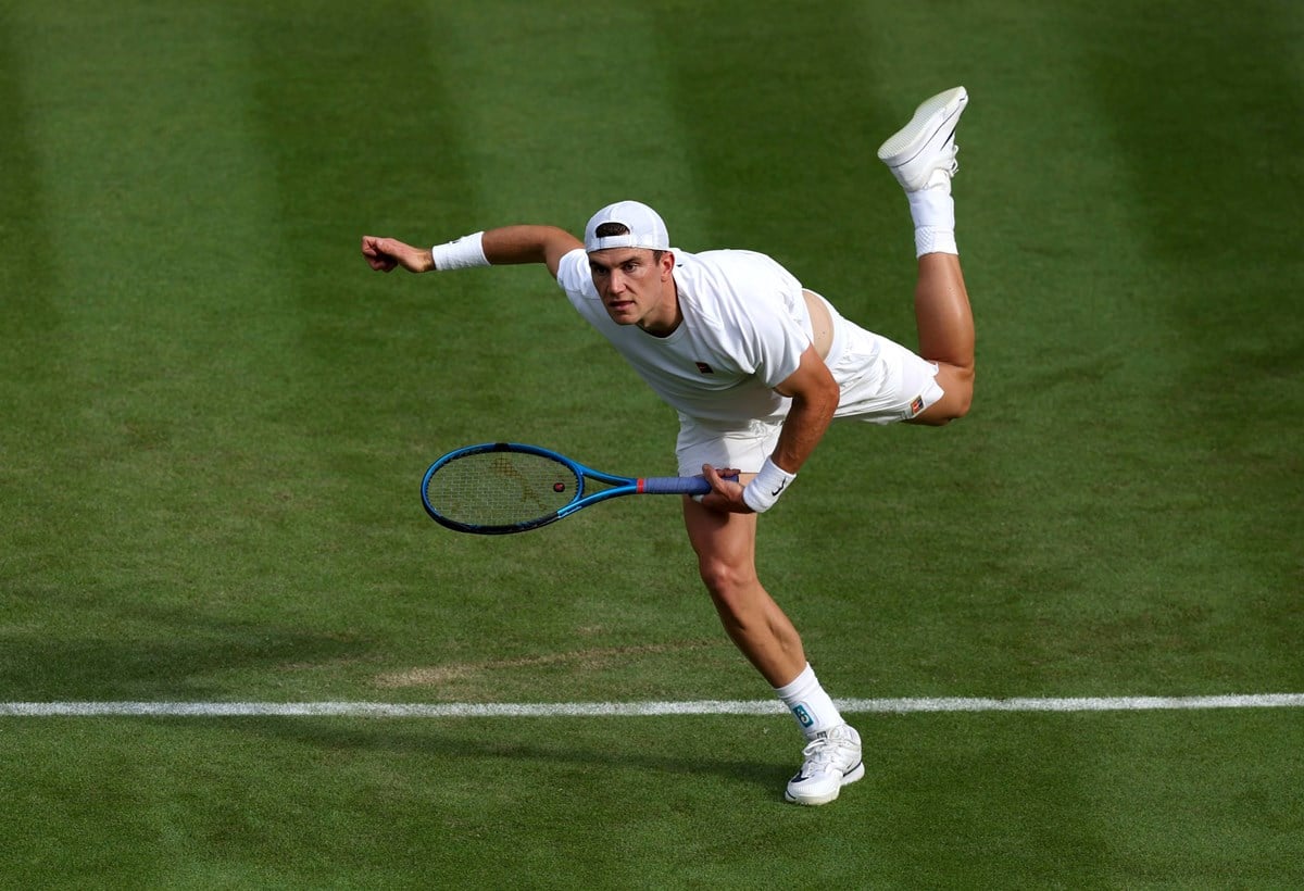 2025-Jack-Draper-Wimbledon-R1-serve.jpg