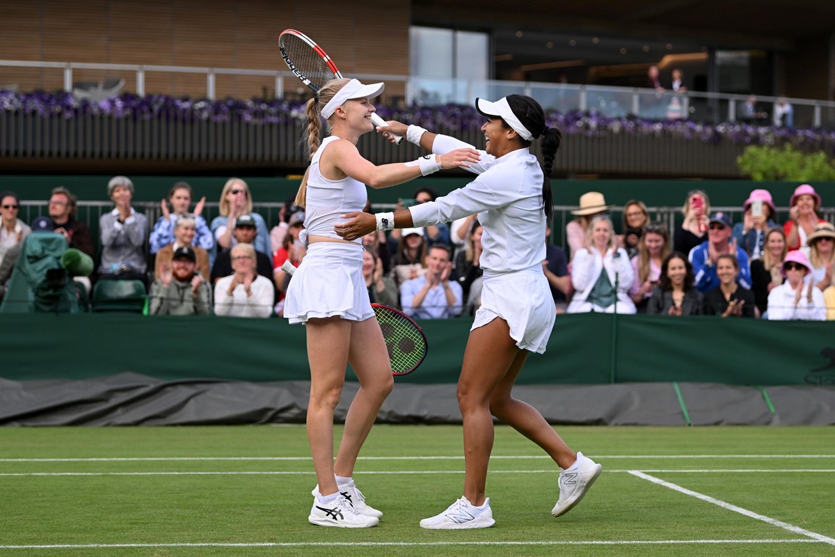 2022-harriet-dart-heather-watson-dámska-dvojhra-wimbledon.jpg