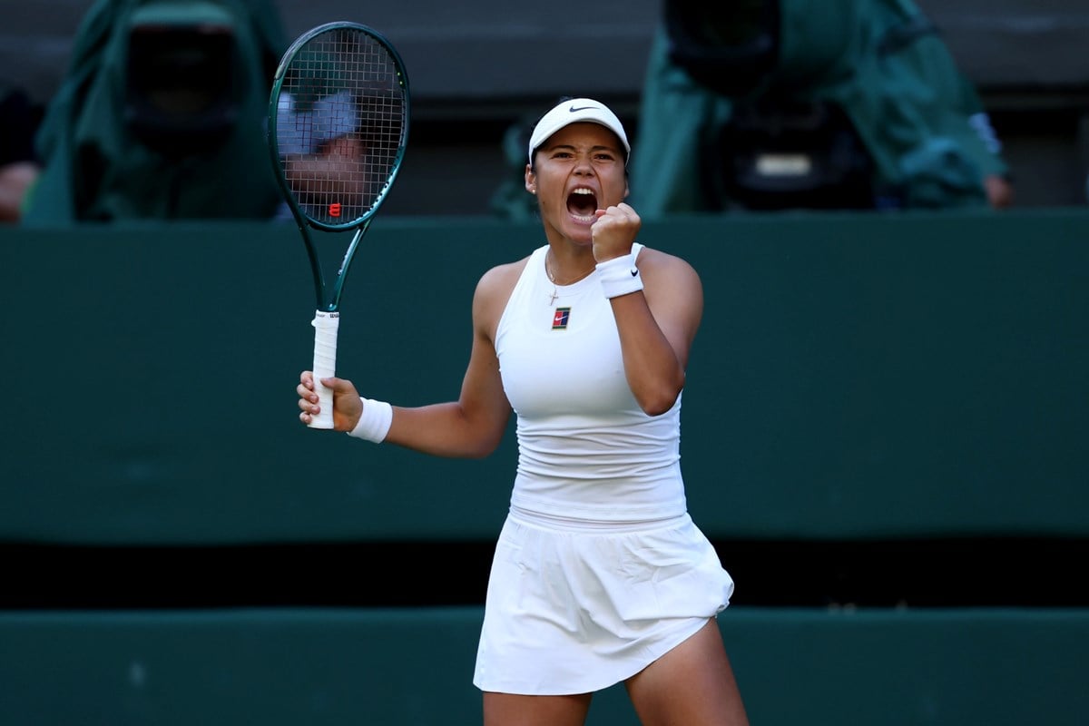 2025-Emm-Radcanan-Wimbledon-R22.jpg emma raducanu seals statement win