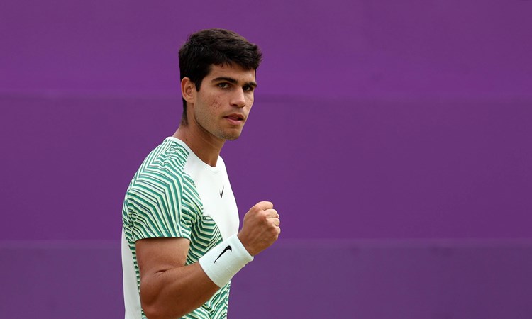 Carlos Alcaraz clenching his fist in celebration after winning his semi-final match against Sebastian Korda