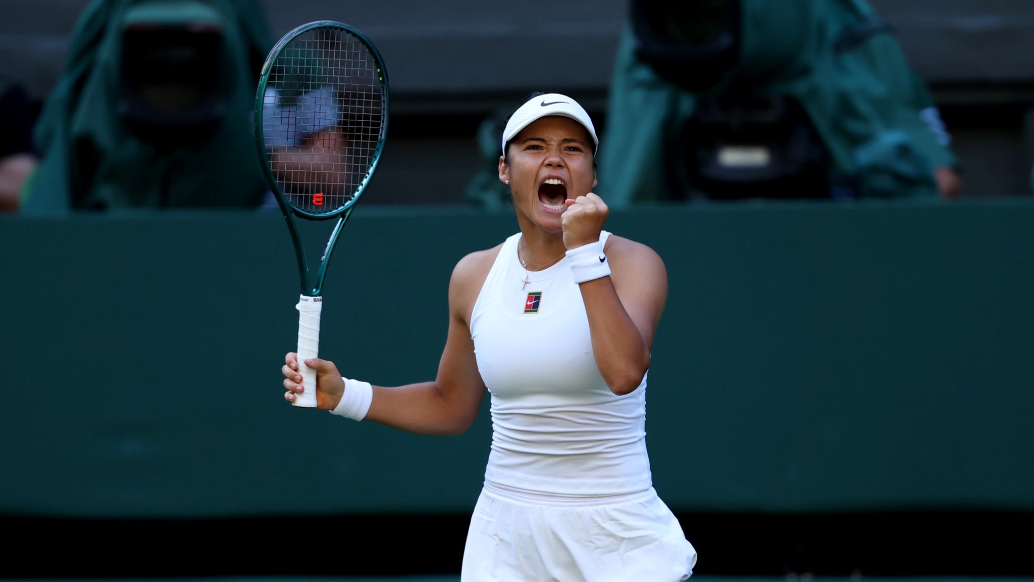 Emma Raducanu clenching her fist and roaring after winning a point at Wimbledon