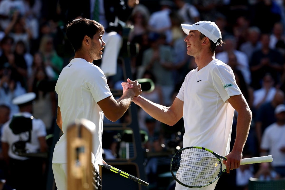 2025-Oliver-Tarvet-Carlos-Alcaraz-Wimbledon-R2.jpg