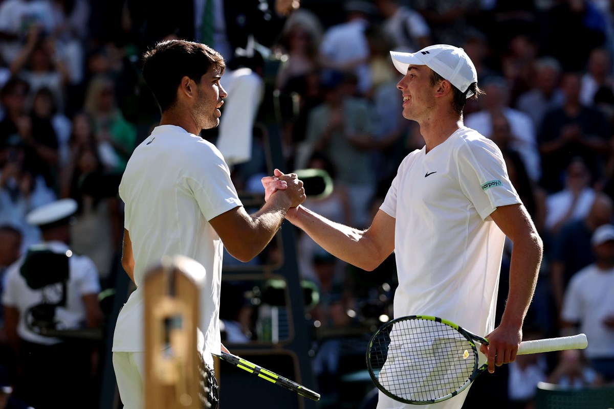 2025-Oliver-Tarvet-Carlos-Alcaraz-Wimbledon-R2.jpg