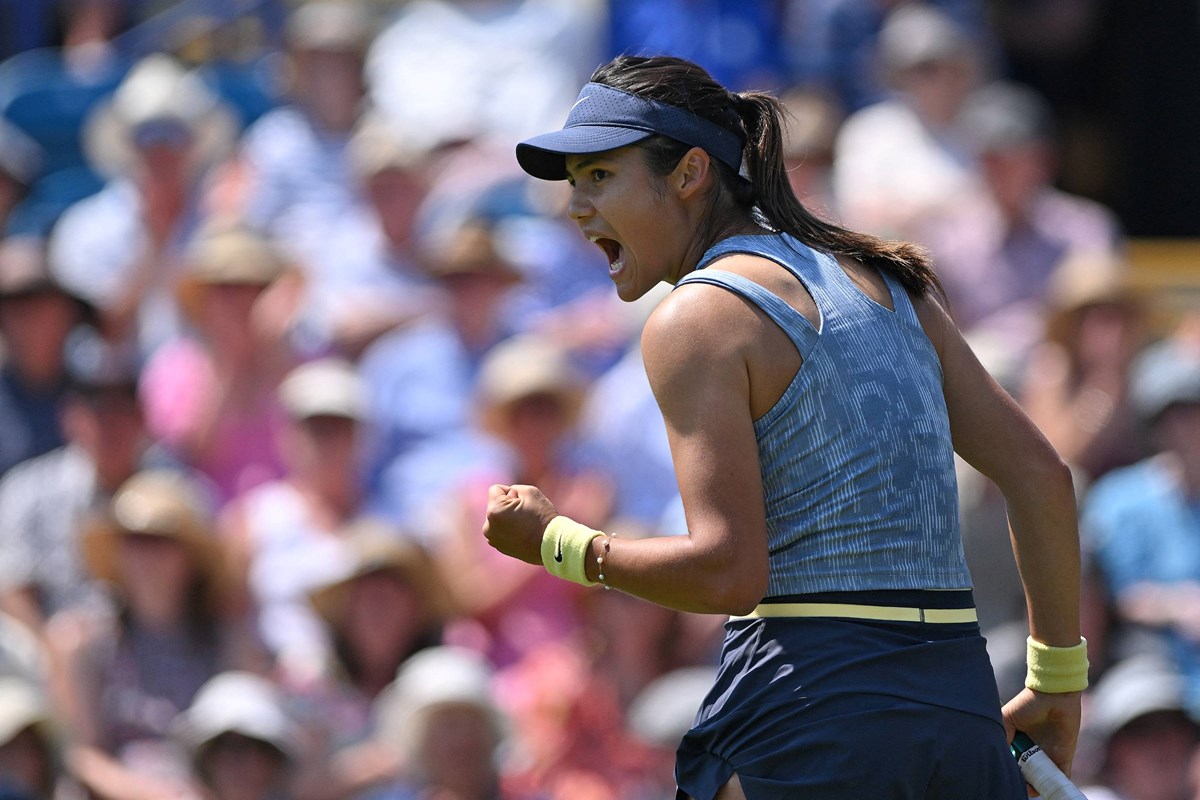 2024-Emma-Raducanu-Rothesay-International-Eastbourne-R1-celebration.jpg