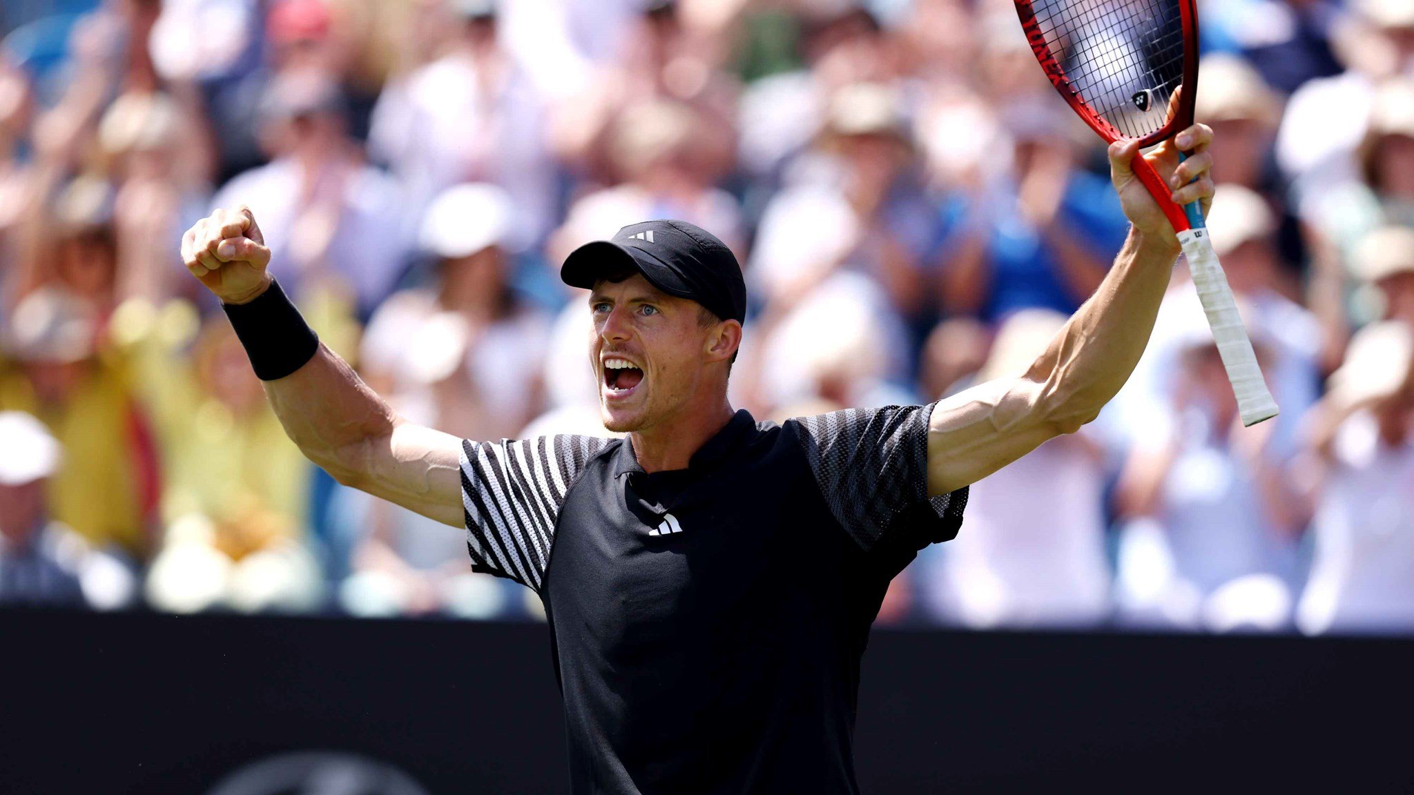 Billy Harris shouting while holding his arms up in the air after winning his quarter-final match at Rothesay International Eastbourne