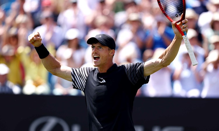 Billy Harris shouting while holding his arms up in the air after winning his quarter-final match at Rothesay International Eastbourne
