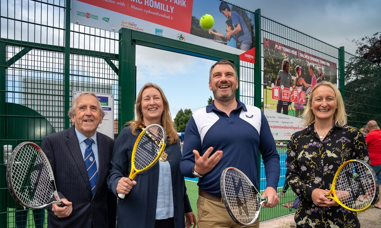 Re-furbished Romilly Park Tennis Courts Opened