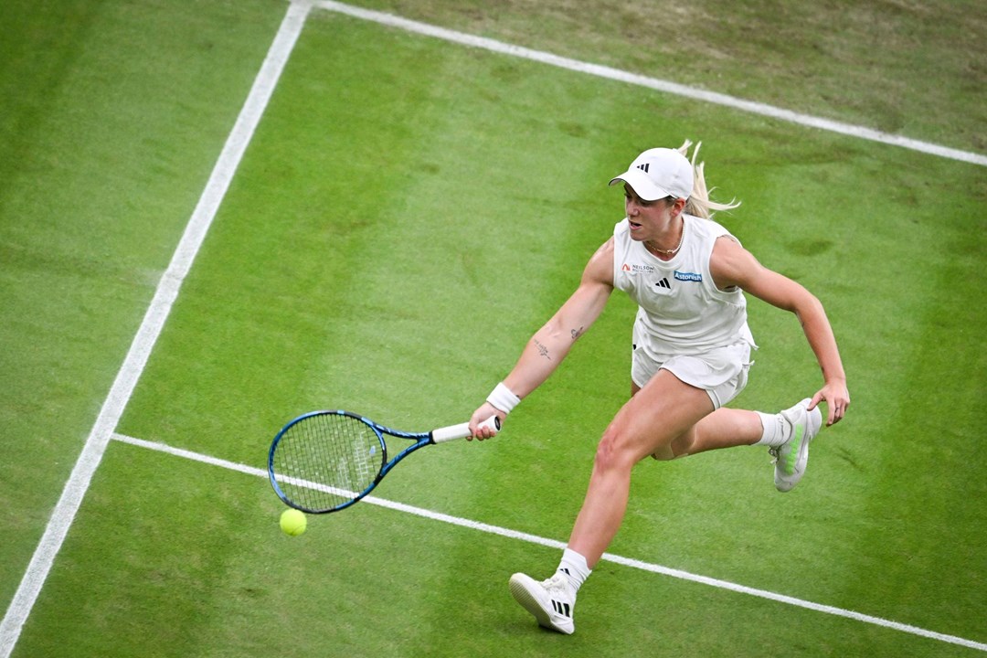 Sonay Kartal reaches for a forehand on No.1 Court at Wimbledon