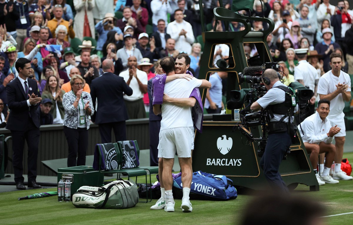 2024-Andy-Murray-Jamie-Murray-Wimbledon-hug.jpg