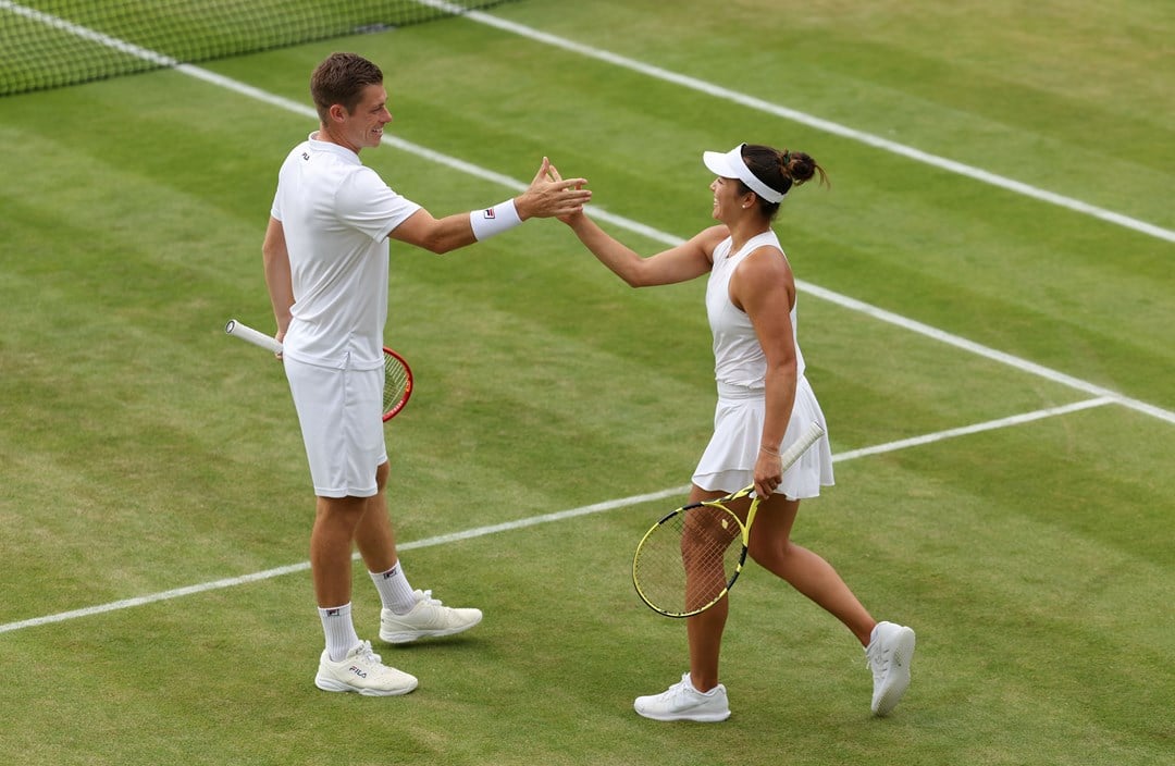 Neal Skupski and Desirae Krawczyk high five at Wimbledon 2022