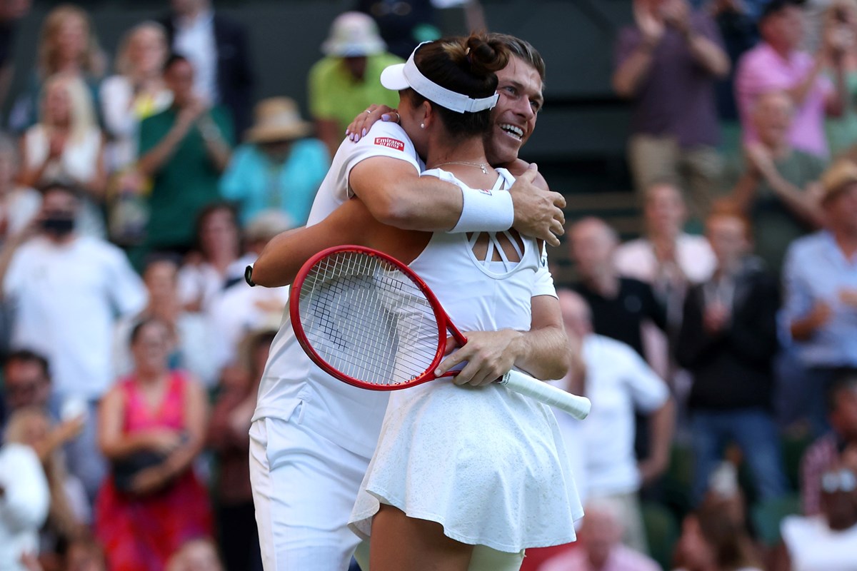 2022-Neal-Skupski-Desirae-Krawcyzk-mixed-doubles-final-hugging.jpg