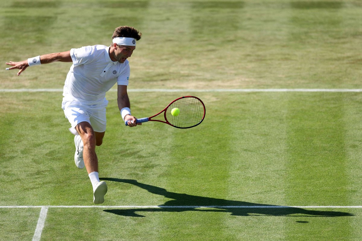2023-Liam-Broady-Wimbledon-R3-forehand.jpg