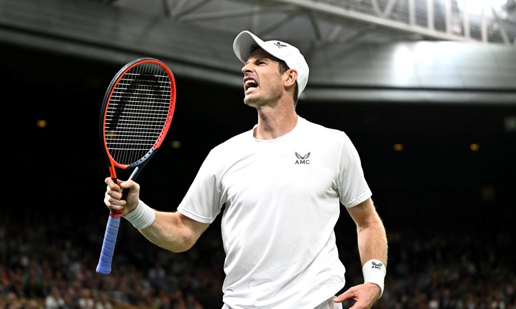 Andy Murray celebrates winning the third set against Stefanos Tsitsipas at Wimbledon