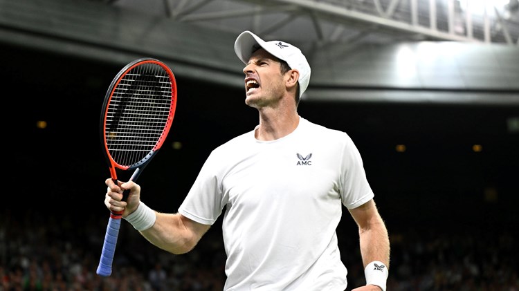 Andy Murray celebrates winning the third set against Stefanos Tsitsipas at Wimbledon