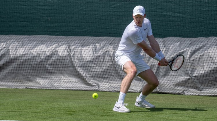 Kyle Edmund hitting a forehand in practice at Wimbledon
