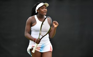 Hephzibah Oluwadare fist pumps at the Rothesay Open Nottingham