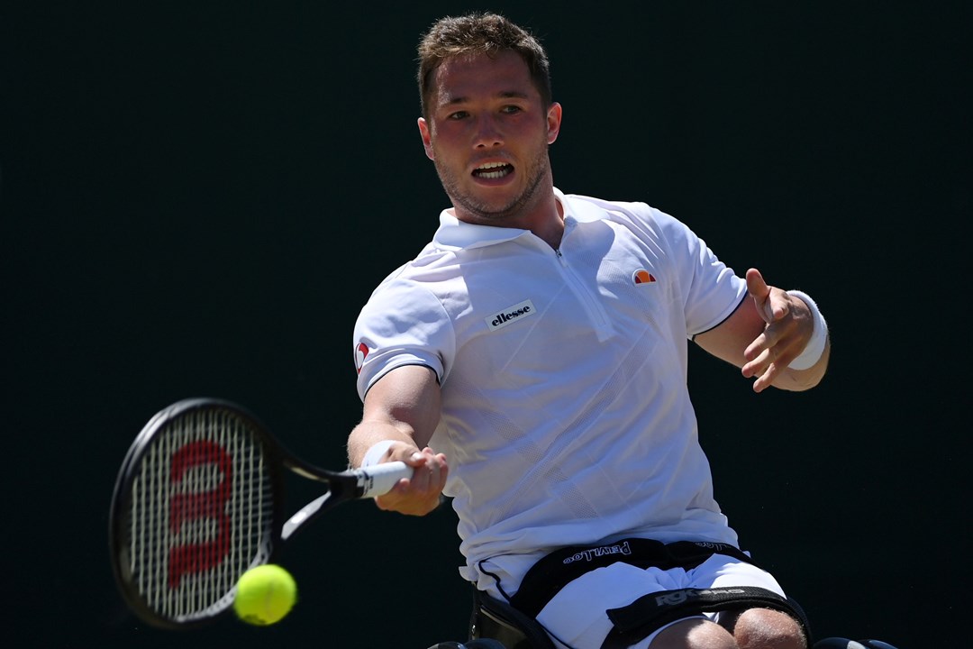 Alfie Hewett hitting a forehand on court at 2022 Wimbledon