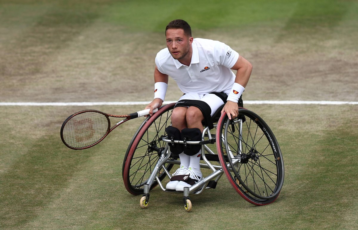 2024-Alfie-Hewett-Wimbledon-SF-action.jpg