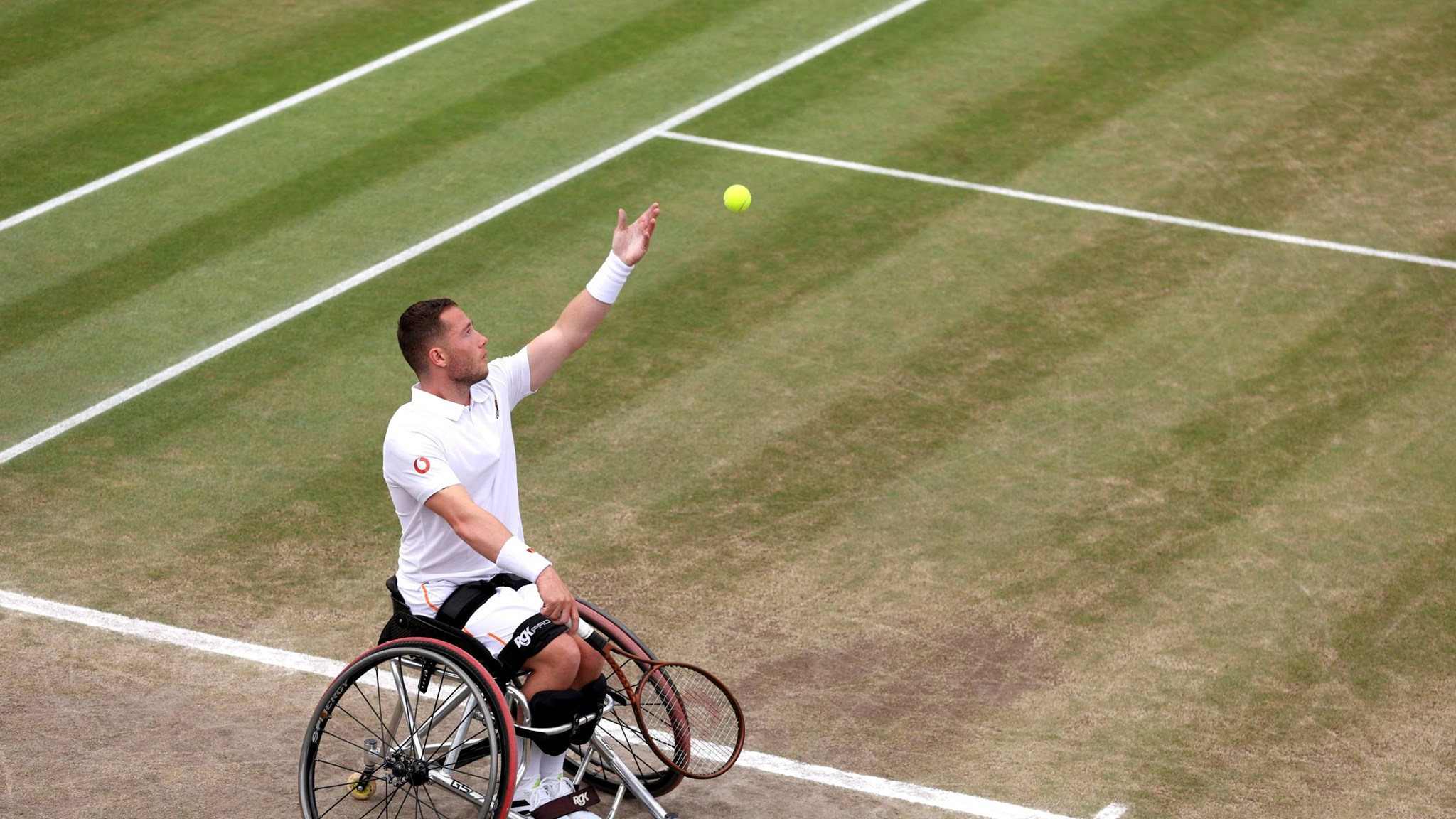 Alfie Hewett serving on No.3 Court at Wimbledon in the semi-final