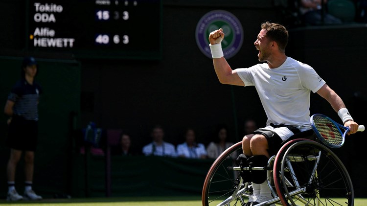 Alfie Hewett celebrates to the crowd after winning a bit point in the 2025 Wimbledon men's wheelchair singles final