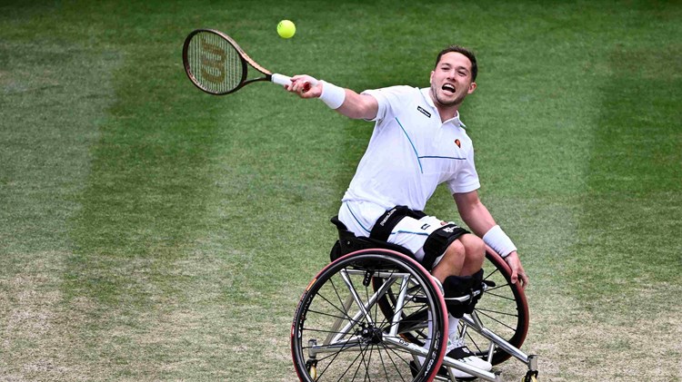 Alfie Hewett sitting in his wheelchair about to hit a forehand on court at the Wimbledon final