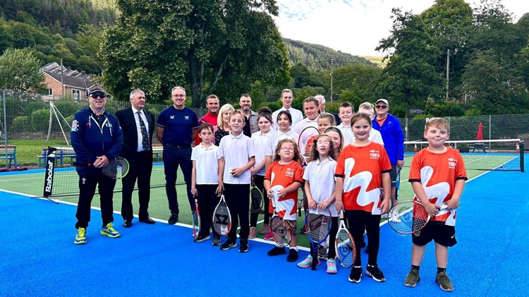 Secretary of State for Wales, David TC Davies MP visited fully refurbished courts at Six Bells Park, Abertillery, on Monday, joined by the LTA and Tennis Wales alongside pupils from nearby primary school. 