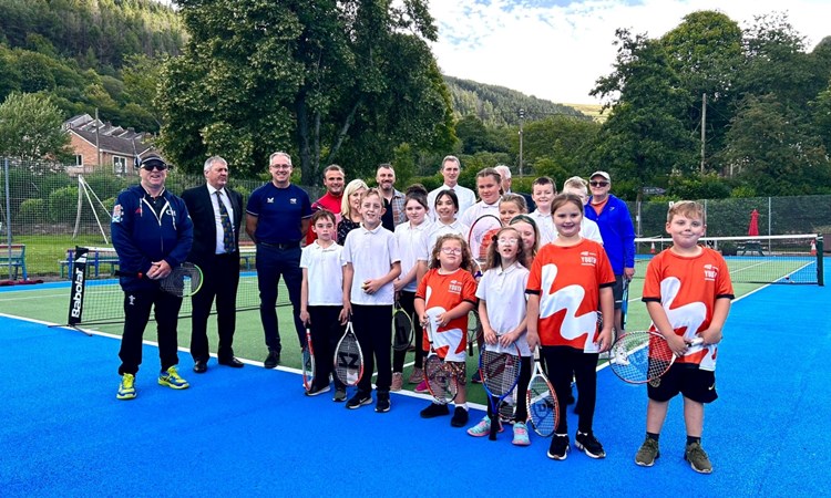 Secretary of State for Wales, David TC Davies MP visited fully refurbished courts at Six Bells Park, Abertillery, on Monday, joined by the LTA and Tennis Wales alongside pupils from nearby primary school. 