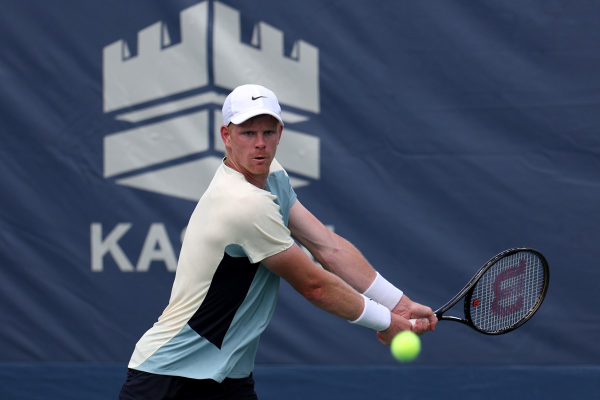 kyle-edmund-prepares-to-hit-backhand-at-citi-open-2022.jpg