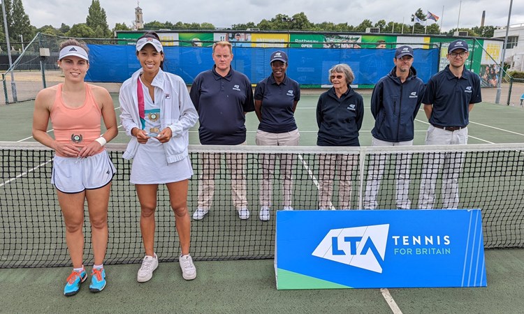 Maia Lumsden with the runners-up trophy at the W25 Nottingham
