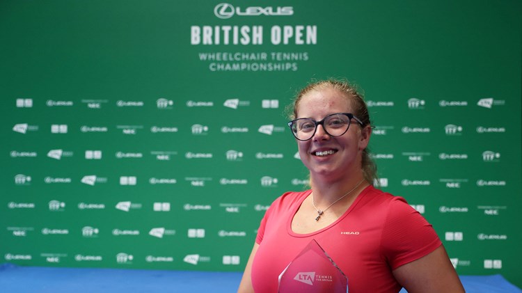 Abbie Breakwell holding the Nottingham Futures 2023 title