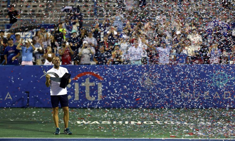 Dan Evans holding the 2023 Citi Open title