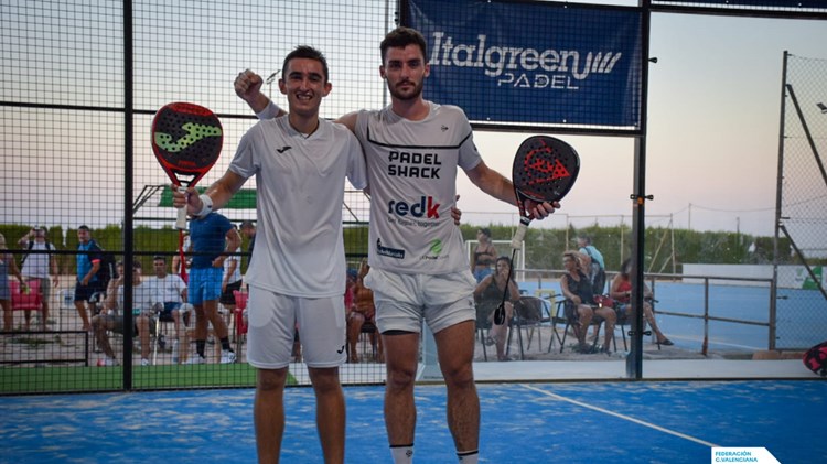 Christian Medina Murphy and Alberto Garcia Jiminez on court celebrating a win
