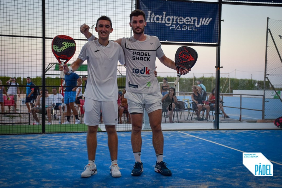 Christian Medina Murphy and Alberto Garcia Jiminez on court celebrating a win