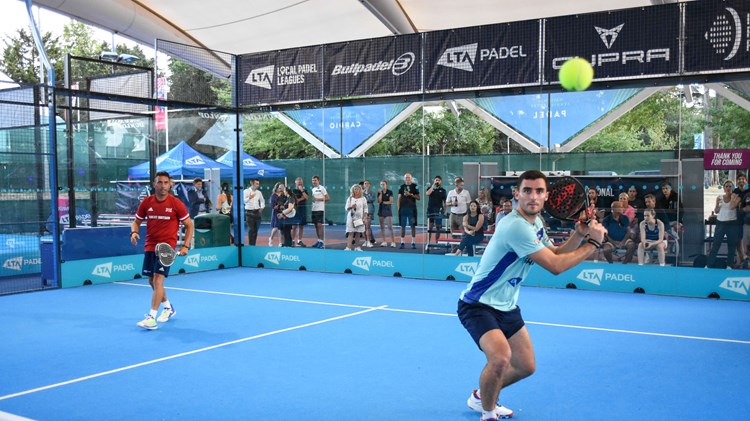 Christian Medina Murphy lining up a backhand volley