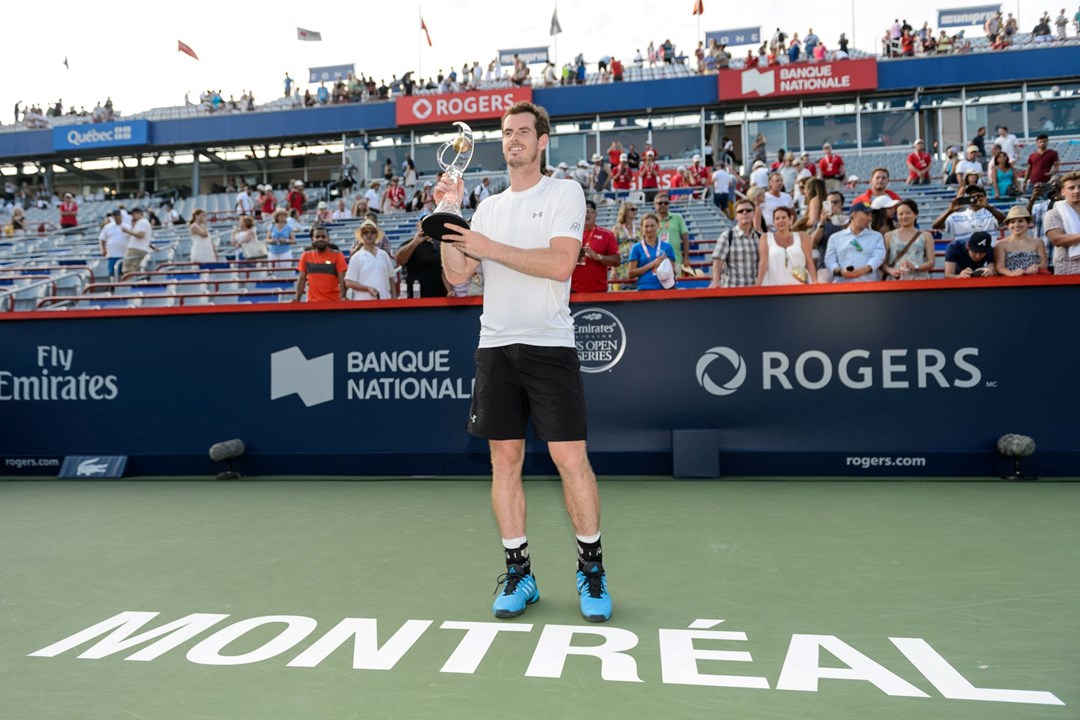 Andy Murray holding the Canada Masters trophy in 2015
